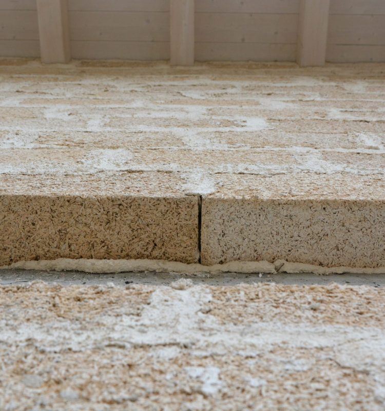 Installation of hemp-lime Biomattone® for vapor-permeable masonry in sustainable building